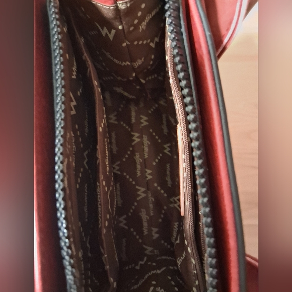 Wrangler Vibrant Red Bag With Crossbody Strap - Picture 10 of 12